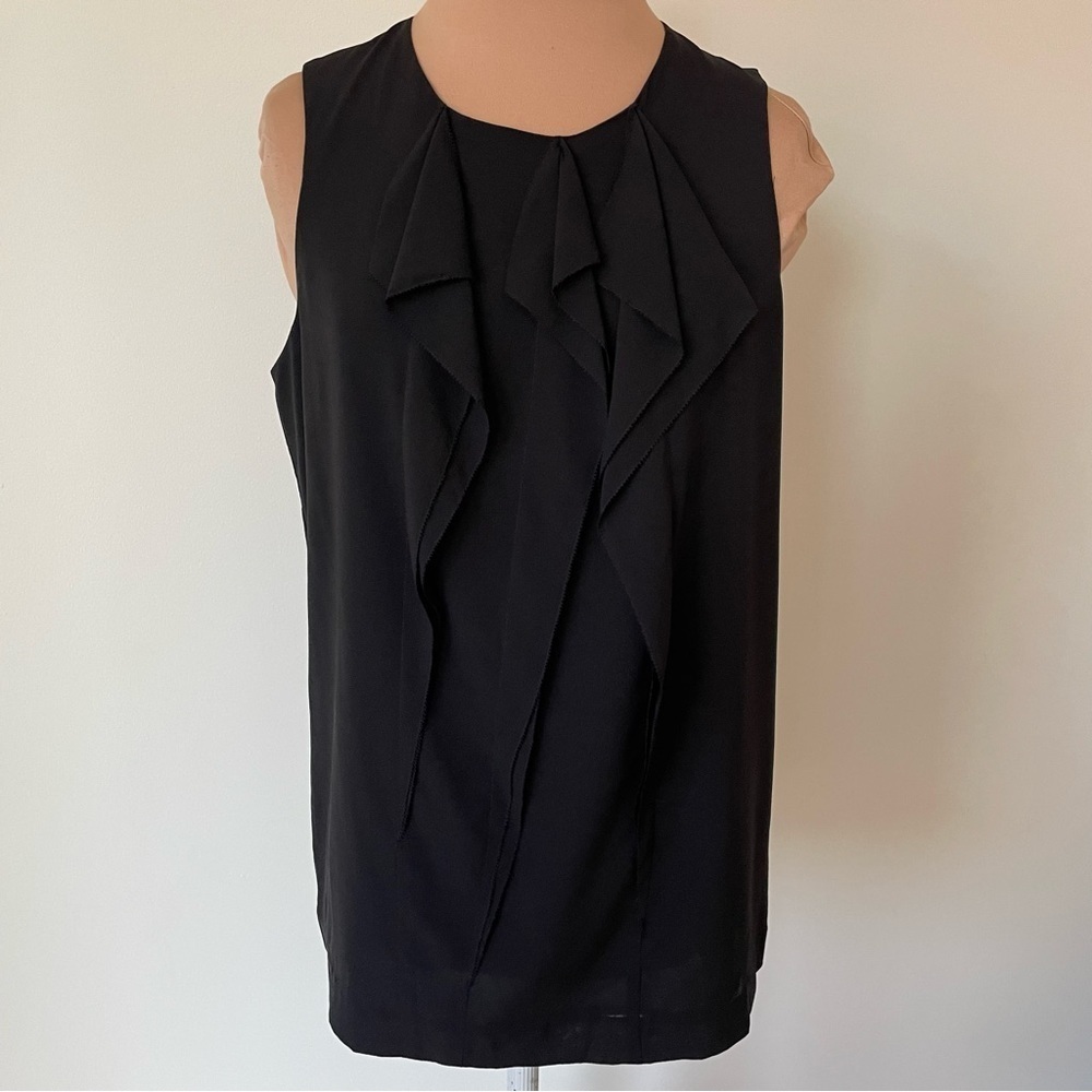 Vince Black Silk Ruffled Crew Neck Sleeveless Blouse V094010267 EUC Size 4